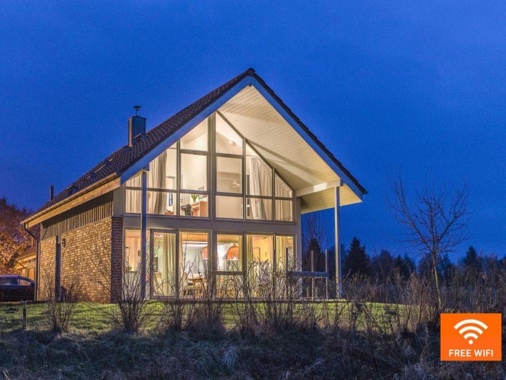 Villa W7 - sehr schönes Ferienhaus mit toller Lage und super Aussicht in Röbel an der Müritz Exterior foto