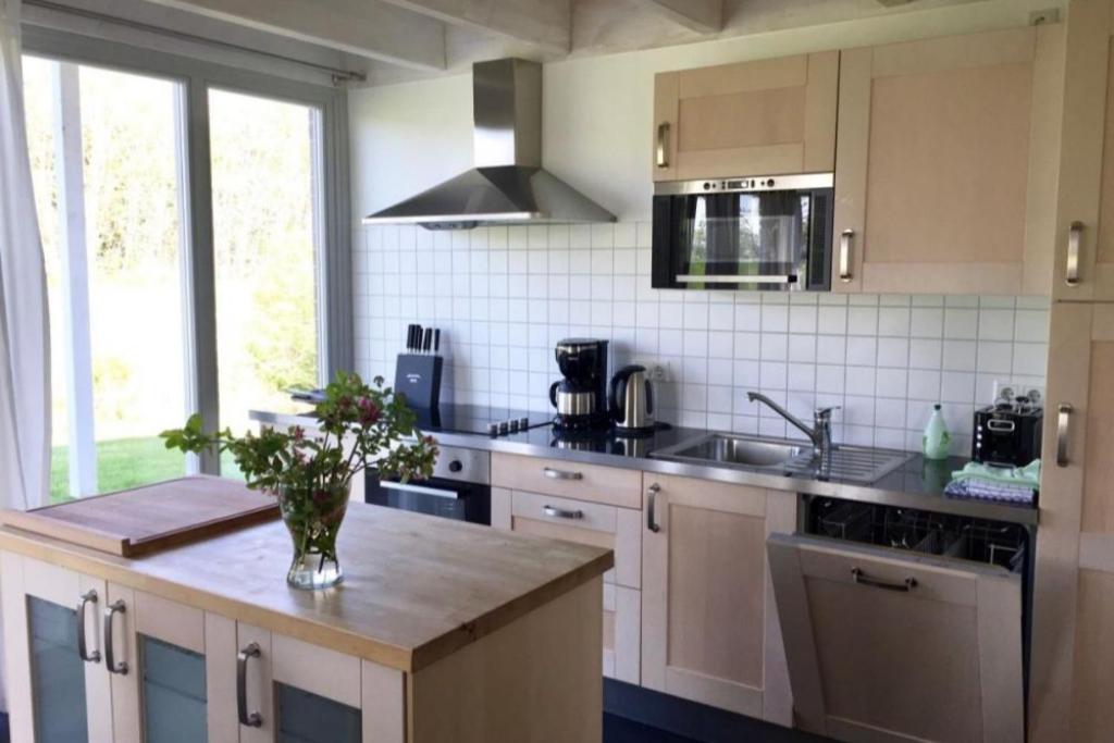 Villa W7 - sehr schönes Ferienhaus mit toller Lage und super Aussicht in Röbel an der Müritz Exterior foto