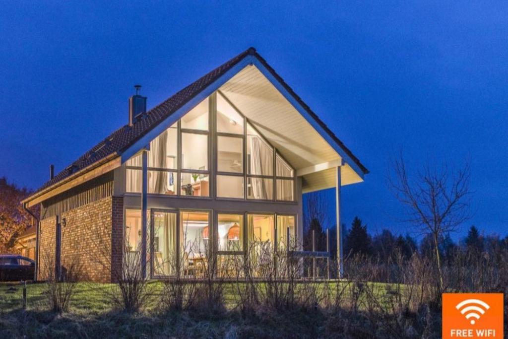 Villa W7 - sehr schönes Ferienhaus mit toller Lage und super Aussicht in Röbel an der Müritz Exterior foto